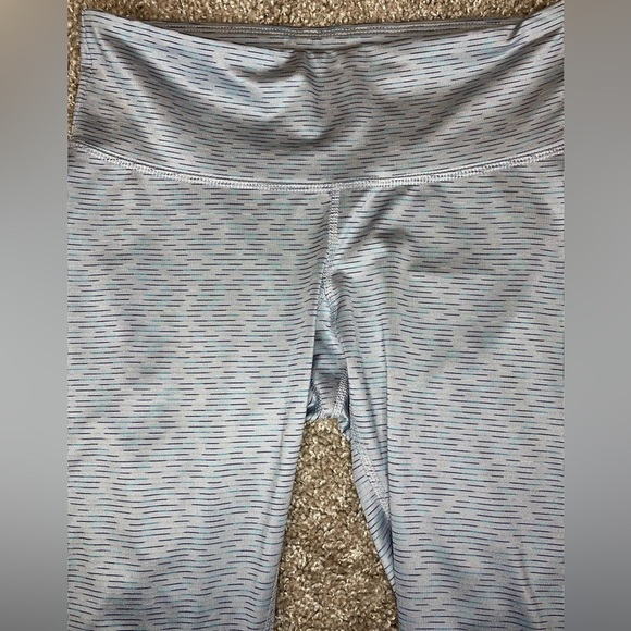 Champion silver/gray marbled cropped capri athletic leggings - Picture 4 of 9
